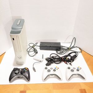 Microsoft Xbox 360 White Console HDD 60GB, 10 games, 3 Controllers